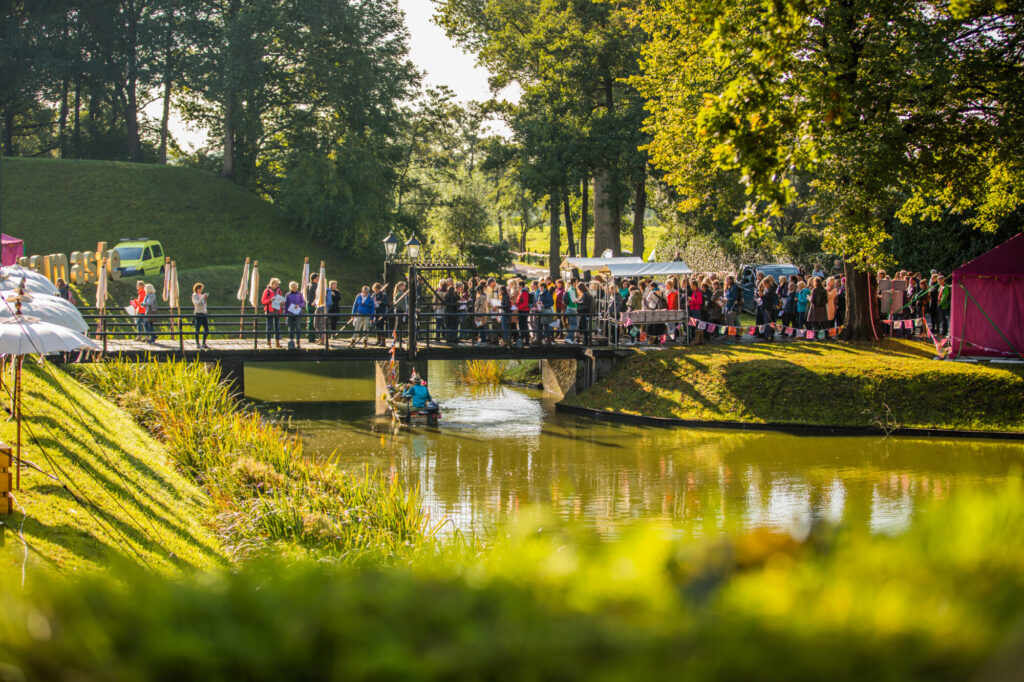 Gracht en entree Fort Voordorp